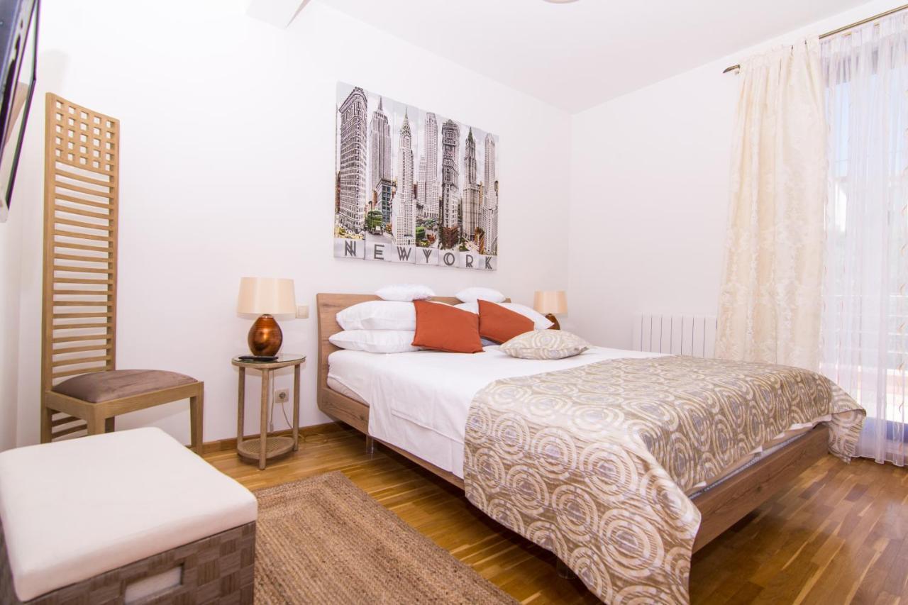 Gallery Luxury Suites & Rooms-Only Adults Split Eksteriør bilde