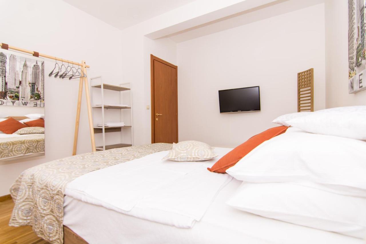 Gallery Luxury Suites & Rooms-Only Adults Split Eksteriør bilde